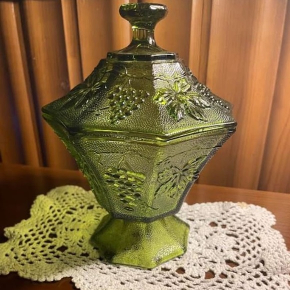 Vintage Anchor Hocking octagon pedestal candy dish /lid - Picture 1 of 2